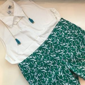 Simple GAP White Short Sleeve Button Down Shirt